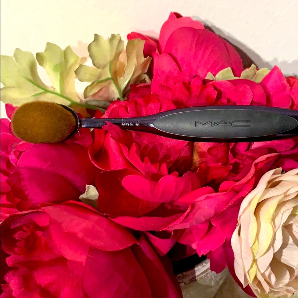 MAC Oval 6 brush old school version